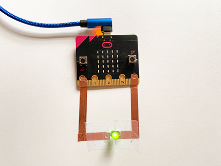 microbit turns on LED